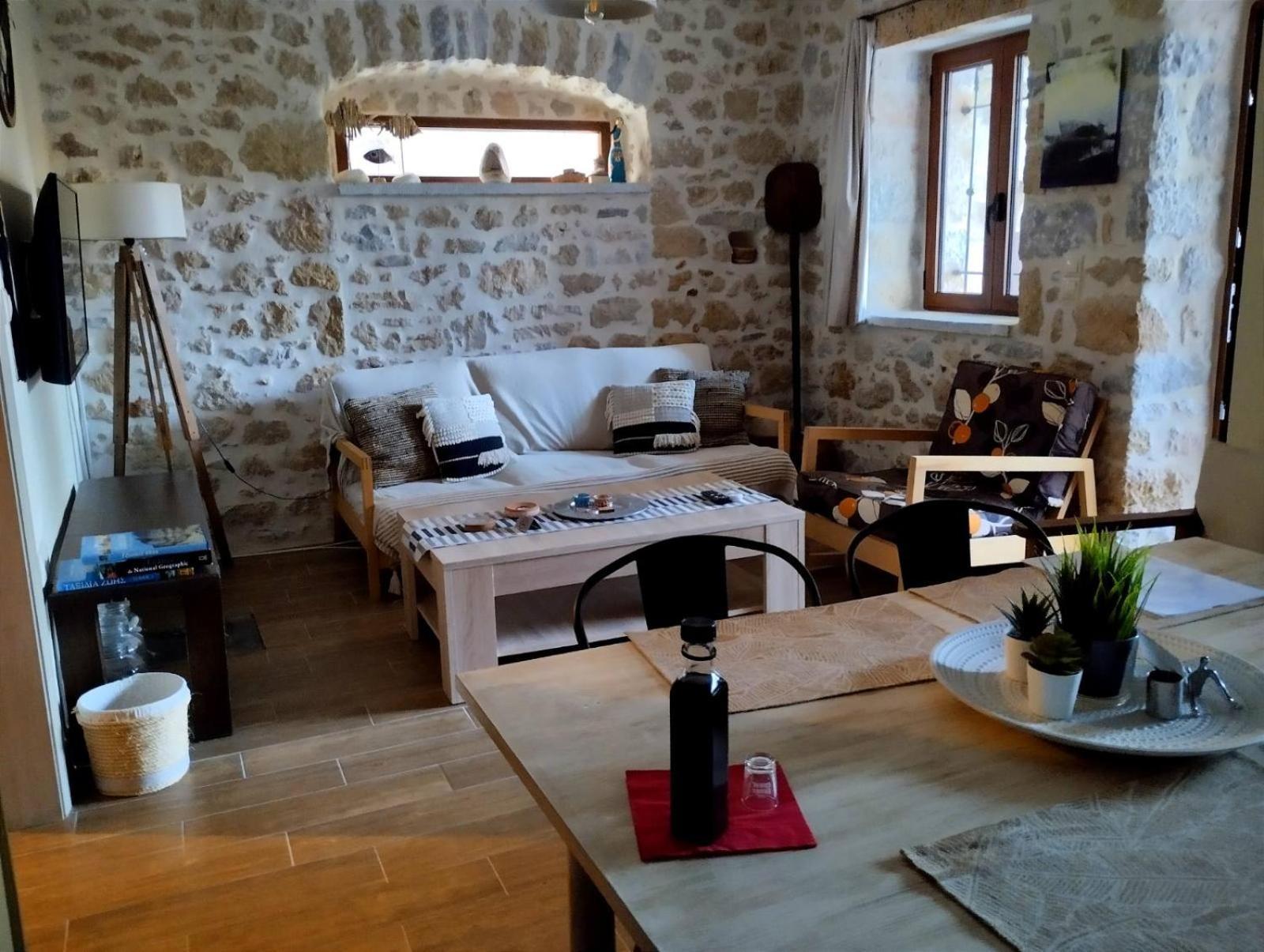 Aspasia House Ítilo Kültér fotó